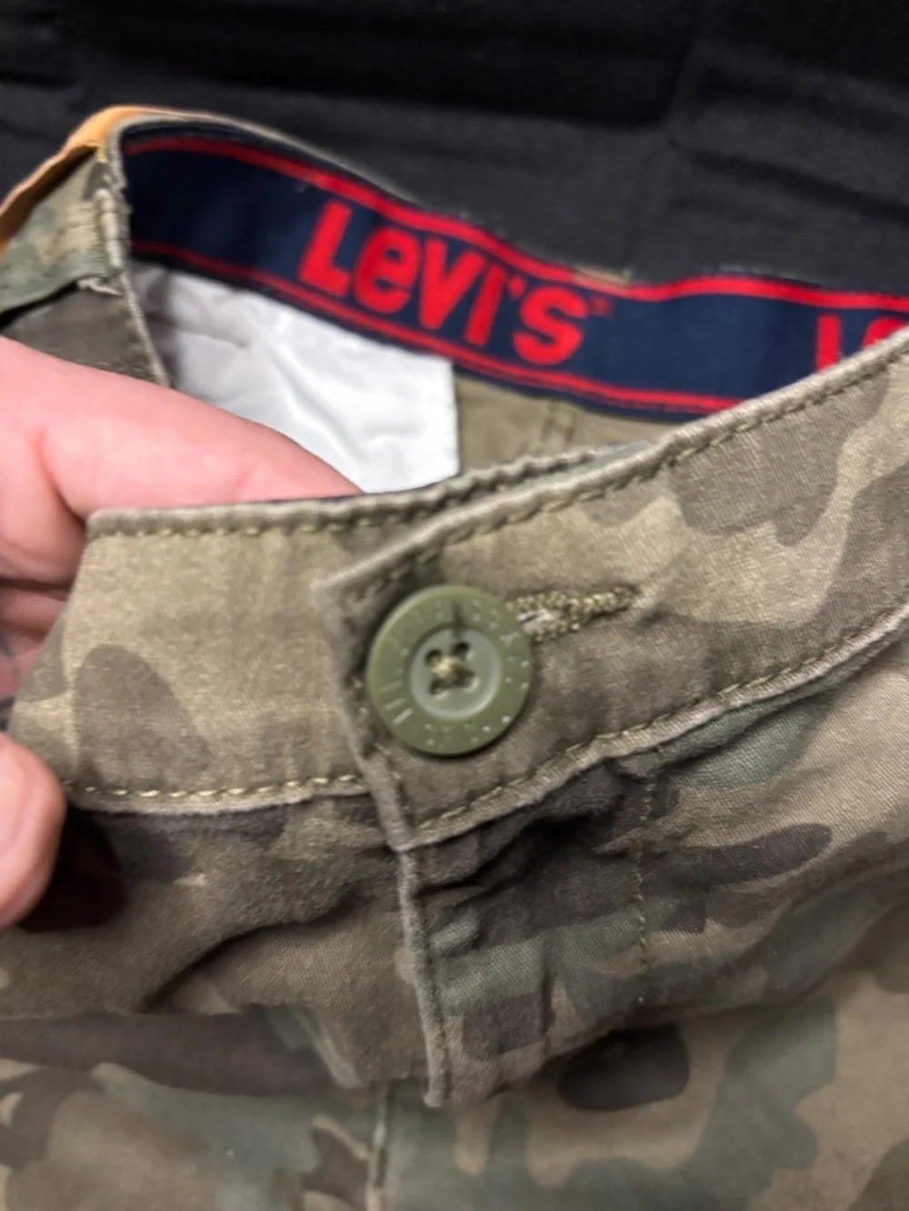Levi's Men's 28W 16 Reg Cargo Shorts Green Camo Cotton Elastic Waste Red Logo